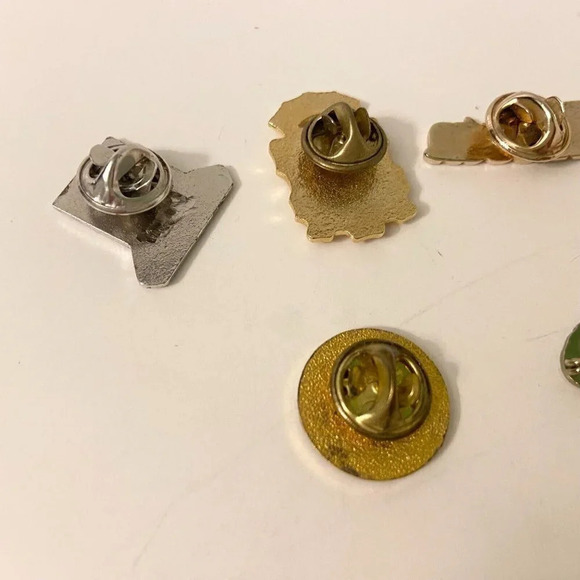 Vintage Lot of 6 Assorted Pins Venezuela Rio Negro Sevilla Ville de Baie Comeau - Picture 15 of 16